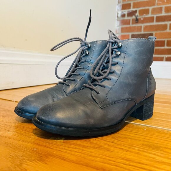 TaraM Womens Size 8.5 M Grey Leather Laces Ankle Fashion Boots Bootie - Picture 1 of 16